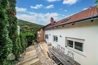 Thumbnail von Luxuriöse Villa im Wienerwald – Beheizter Salzwasserpool, Gartenparadies & Premium-Parkmöglichkeiten
