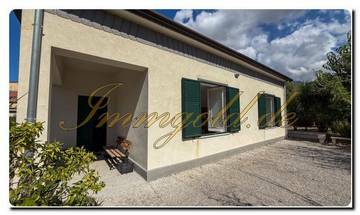 Immogold Familienfreundliche Villa mit riesigen Obstgarten und vier Schlafzimmern