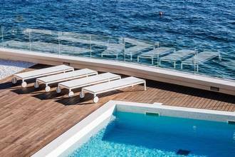 Thumbnail von Modern luxury villa directly on the sea