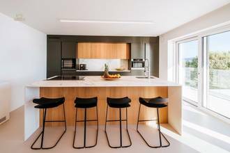 Thumbnail von Modern luxury villa directly on the sea
