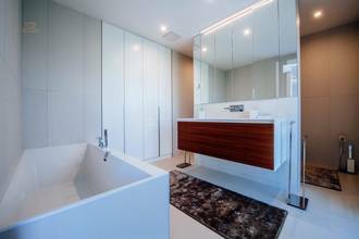 Thumbnail von Modern luxury villa directly on the sea