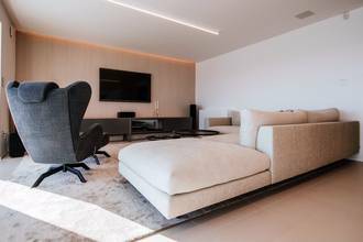 Thumbnail von Modern luxury villa directly on the sea