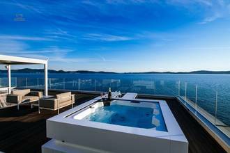Thumbnail von Modern luxury villa directly on the sea