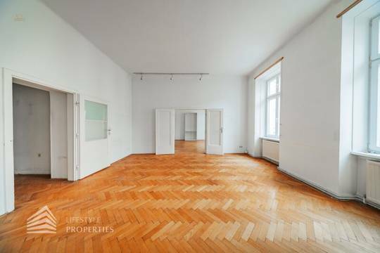 Helle, sanierungsbedürftige 4-Zimmer Wohnung, Nähe Kutschkermarkt
