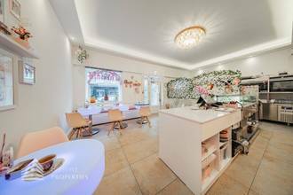 Thumbnail von Fully equipped café and pastry shop – French charm & operational in a lively location
