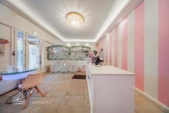 Thumbnail von Fully equipped café and pastry shop – French charm & operational in a lively location