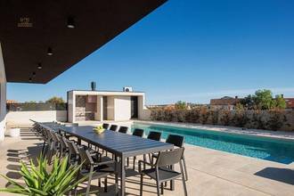 Thumbnail von Modern villa with pool and rooftop terrace