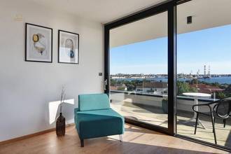 Thumbnail von Modern villa with pool and rooftop terrace