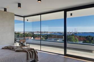Thumbnail von Modern villa with pool and rooftop terrace