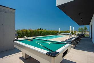 Thumbnail von Modern villa with pool and rooftop terrace