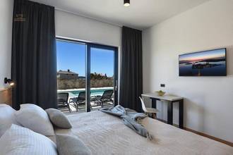 Thumbnail von Modern villa with pool and rooftop terrace
