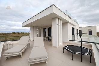 Thumbnail von Modern villa with pool