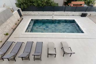 Thumbnail von Moderne Doppelhaushälfte mit Pool und Meerblick