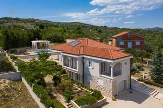 Thumbnail von Villa mit Swimmingpool und Meerblick