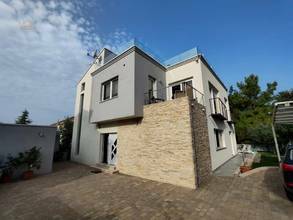 Moderne Villa mit Dachterrasse in Borik, Zadar