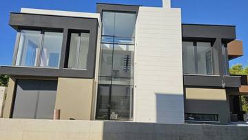 Thumbnail von Modern villa with pool and rooftop terrace