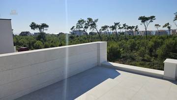 Thumbnail von Modern villa with pool and rooftop terrace
