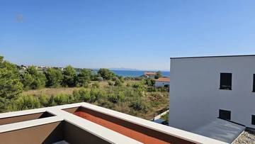 Thumbnail von Modern villa with pool and rooftop terrace