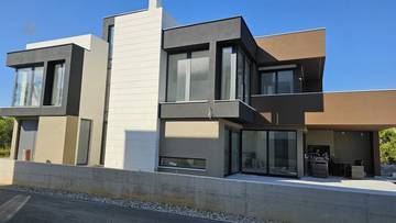 Thumbnail von Modern villa with pool and rooftop terrace