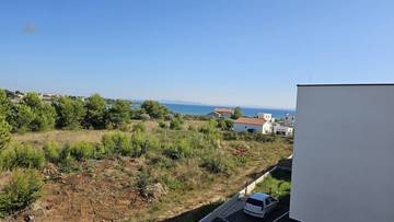 Thumbnail von Modern villa with pool and rooftop terrace