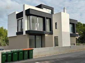 Thumbnail von Modern villa with pool and rooftop terrace