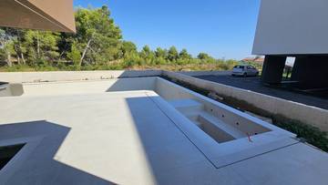 Thumbnail von Modern villa with pool and rooftop terrace