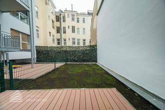 Heller 4-Zimmer Erstbezug mit Terrasse, Nähe Kutschkermarkt