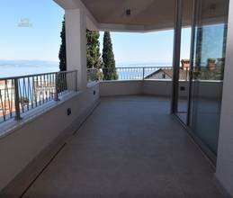 Thumbnail von Luxurious penthouse with rooftop swimming pool and panoramic sea view