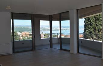 Thumbnail von Luxurious penthouse with rooftop swimming pool and panoramic sea view