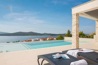 Thumbnail von Modern villa with infinity pool and panoramic sea view, Sibenik region