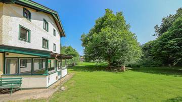 Thumbnail von Commercial property in a busy location