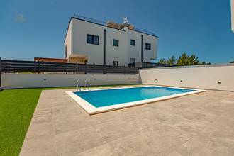 Thumbnail von Moderne Doppelhaushälfte mit Swimmingpool