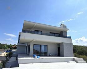 Thumbnail von Moderne Luxusvilla mit Meerblick in ruhiger Lage