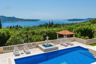 Thumbnail von Stilvolle Luxusvilla mit Panorama-Meerblick