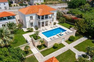 Thumbnail von Stilvolle Luxusvilla mit Panorama-Meerblick