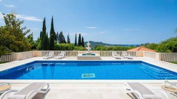Thumbnail von Stilvolle Luxusvilla mit Panorama-Meerblick