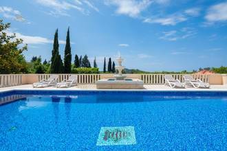 Thumbnail von Stilvolle Luxusvilla mit Panorama-Meerblick
