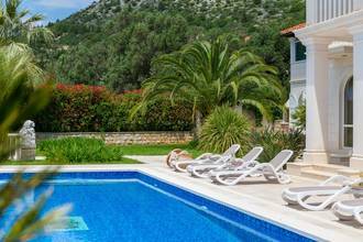 Thumbnail von Stilvolle Luxusvilla mit Panorama-Meerblick