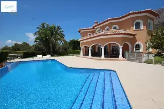 Thumbnail von Erstklassige Villa mit Infinity-Pool, Barbecue, Spielplatz, Doppelgarage, Keller, Garten, Balkon, Terrasse, viele Details, auf der Südseite von Montgó.