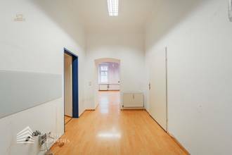 Thumbnail von Spacious 3-room office with large storage rooms and private driveway, near Landstraße