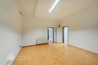 Thumbnail von Spacious 3-room office with large storage rooms and private driveway, near Landstraße