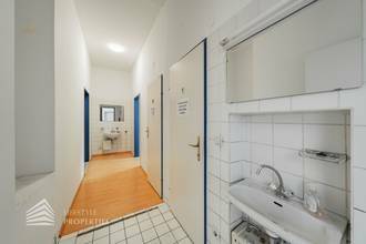 Thumbnail von Spacious 3-room office with large storage rooms and private driveway, near Landstraße