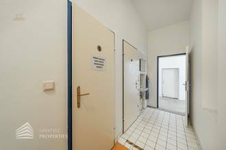 Thumbnail von Spacious 3-room office with large storage rooms and private driveway, near Landstraße