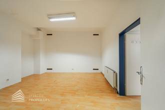 Thumbnail von Spacious 3-room office with large storage rooms and private driveway, near Landstraße