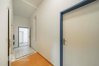 Thumbnail von Spacious 3-room office with large storage rooms and private driveway, near Landstraße