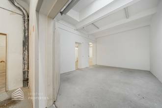 Thumbnail von Spacious 3-room office with large storage rooms and private driveway, near Landstraße