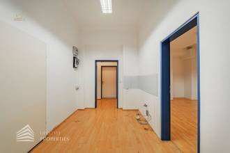 Thumbnail von Spacious 3-room office with large storage rooms and private driveway, near Landstraße