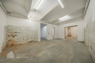 Thumbnail von Spacious 3-room office with large storage rooms and private driveway, near Landstraße
