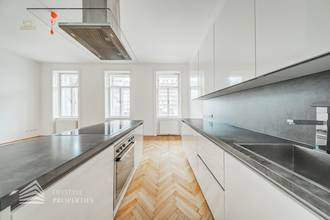 Thumbnail von Grosszügige helle 2-Zimmer Altbau-Wohnung in zentraler Lage