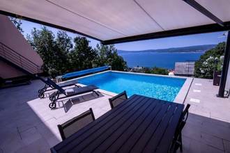 Thumbnail von Haus mit vier Wohneinheiten, Pool und Meerblick